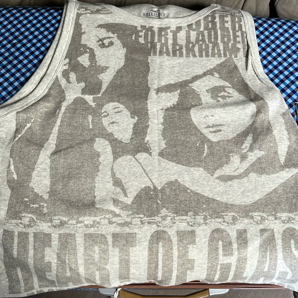 Hollister Heart of glass top